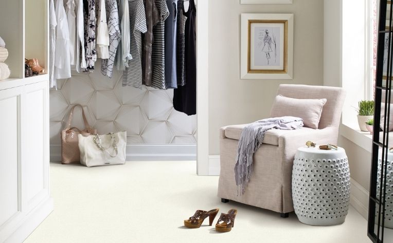 مساحة خزانة صغيرة ولكنها مرنة